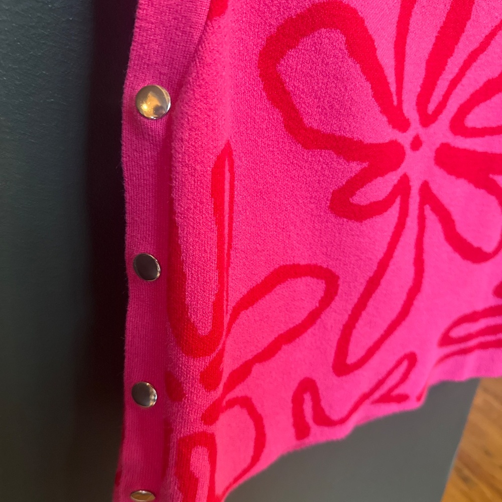 Graphic Round Neck Sleeveless Sweater - Picture 2 of 2